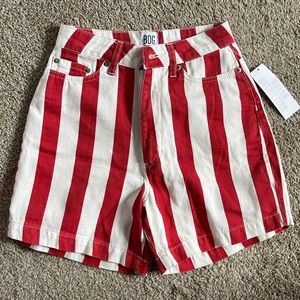 BDG Mom shorts. Size 24. NWT.
